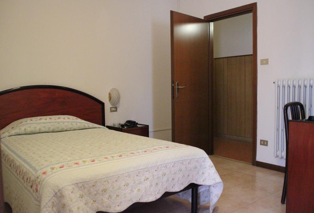 Nuovo Hotel San Martino Snc Casalecchio Di Reno Rum bild