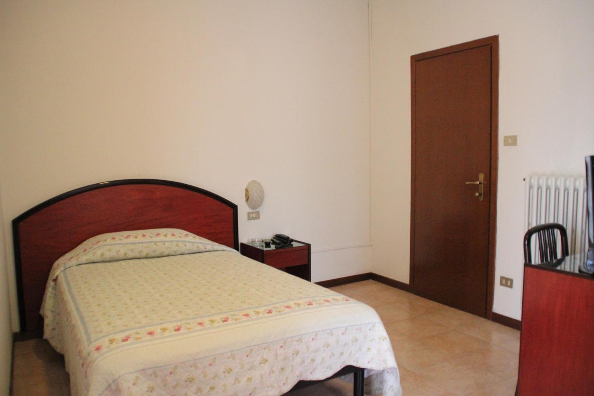 Nuovo Hotel San Martino Snc Casalecchio Di Reno Rum bild